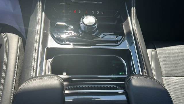 Used 2024 Jeep Wagoneer 4WD w/ Convenience Group I image 24