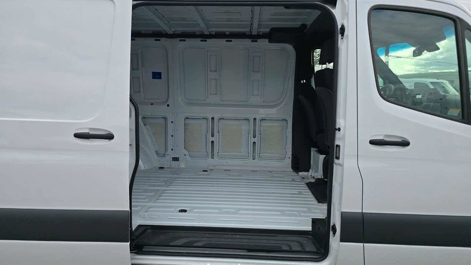 Used 2025 Mercedes-Benz Sprinter 2500 image 14