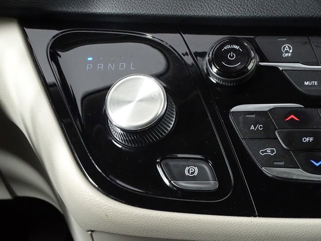 Used 2021 Chrysler Voyager L FWD image 35