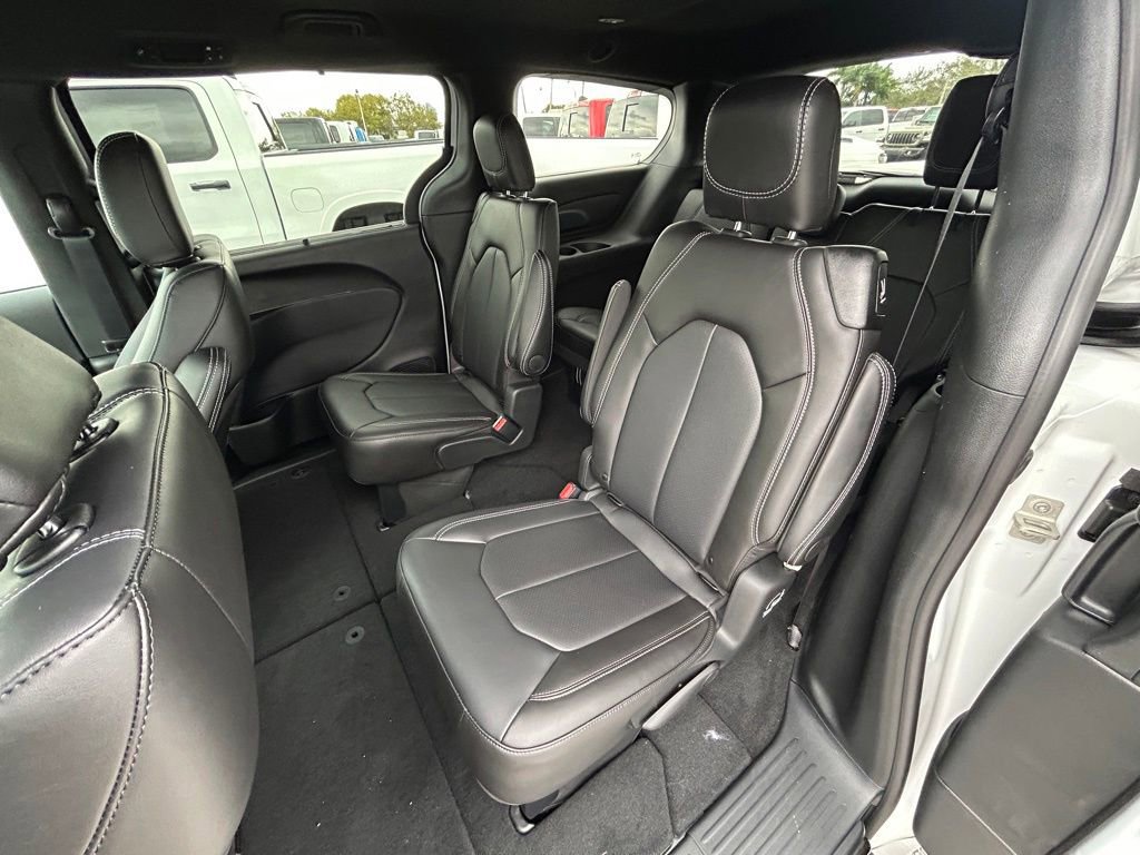 New 2026 Chrysler Pacifica Select image 36
