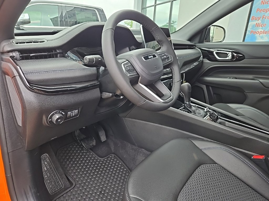 New 2026 Jeep Compass Latitude AWD/4WD image 34