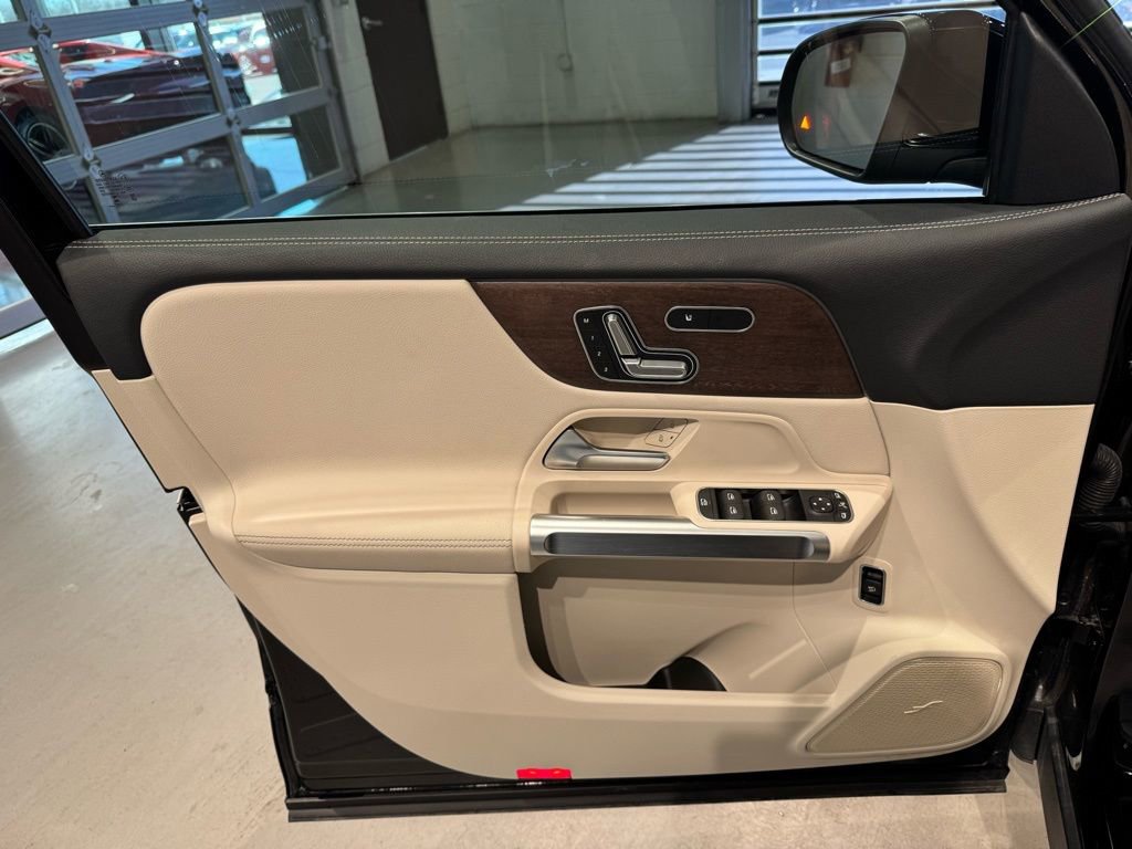 Used 2023 Mercedes-Benz EQB 300 4MATIC w/ Exclusive Package image 13