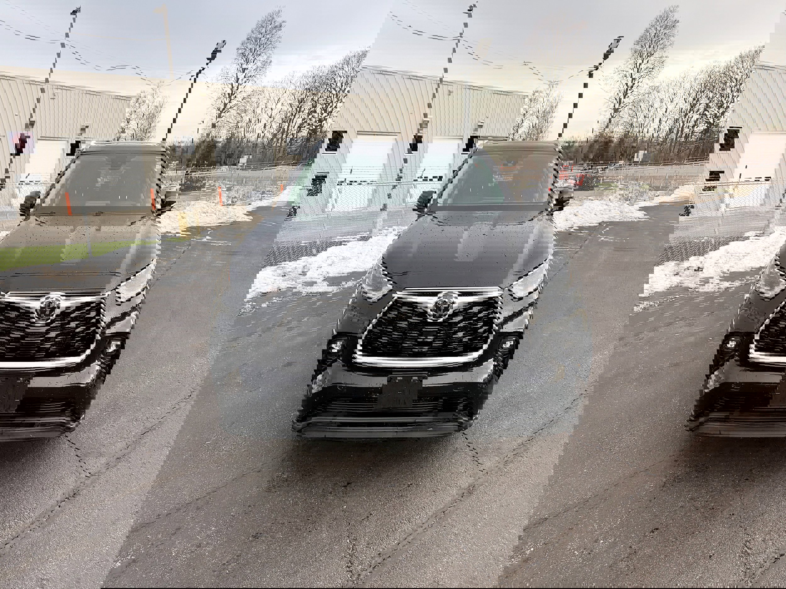 Used 2021 Toyota Highlander XLE image 4