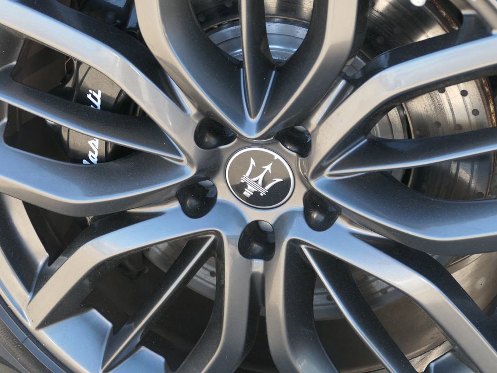 Used 2024 Maserati Levante GT Ultima AWD/4WD image 10