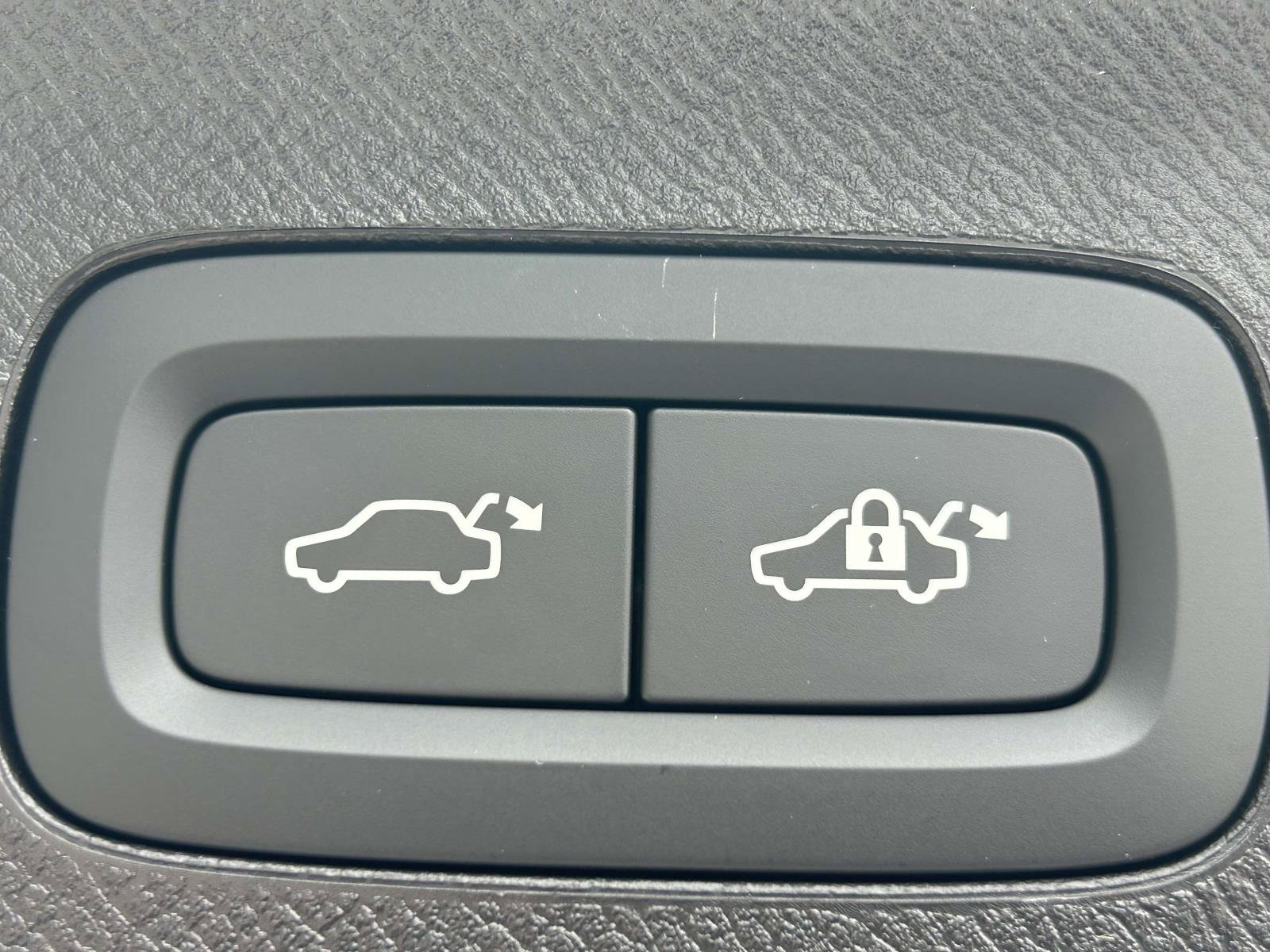 New 2026 Volvo XC90 B6 Plus w/ Protection Package Premier AWD/4WD image 19