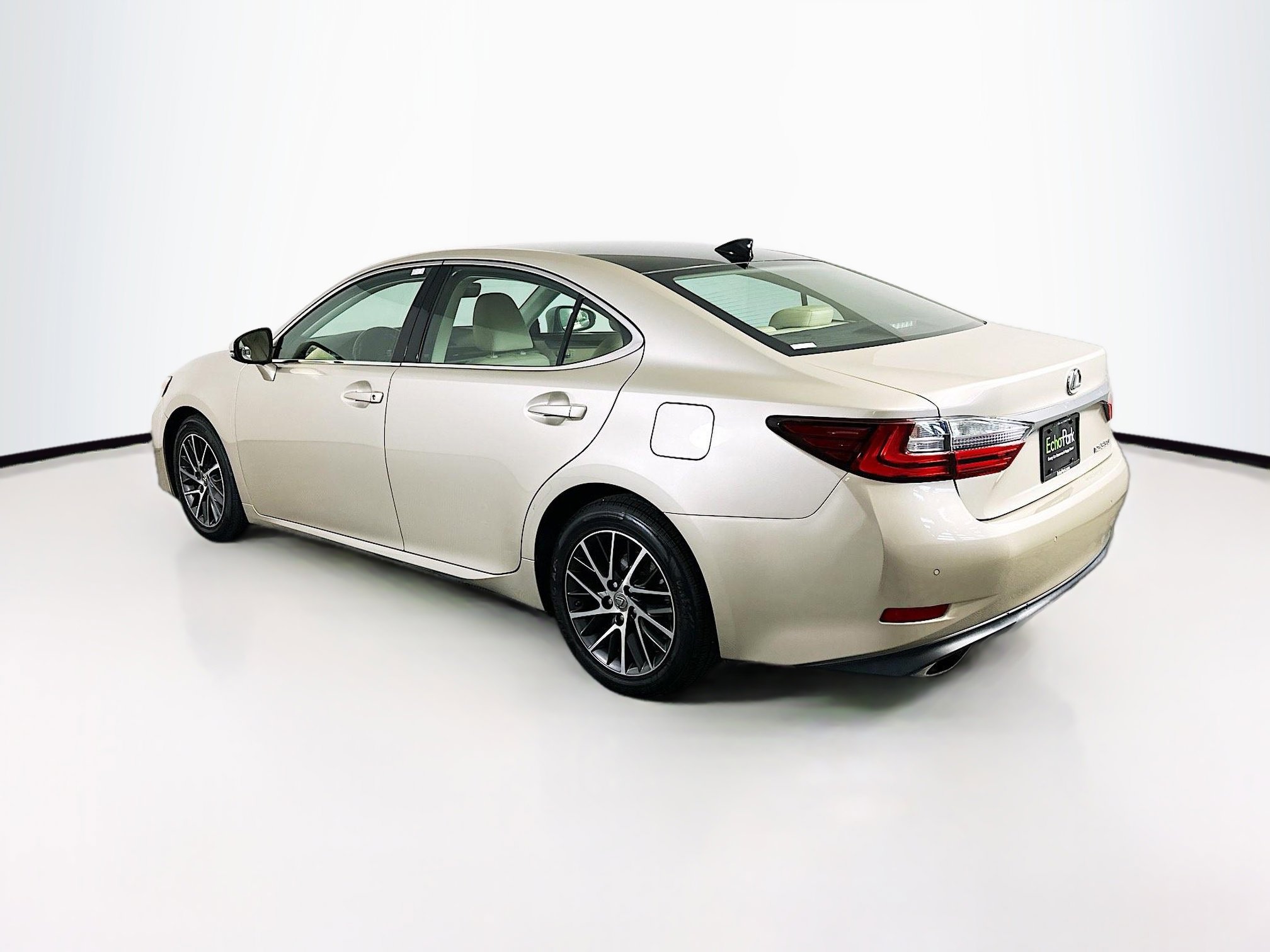 Used 2016 Lexus ES 350 w/ Navigation System Package image 5