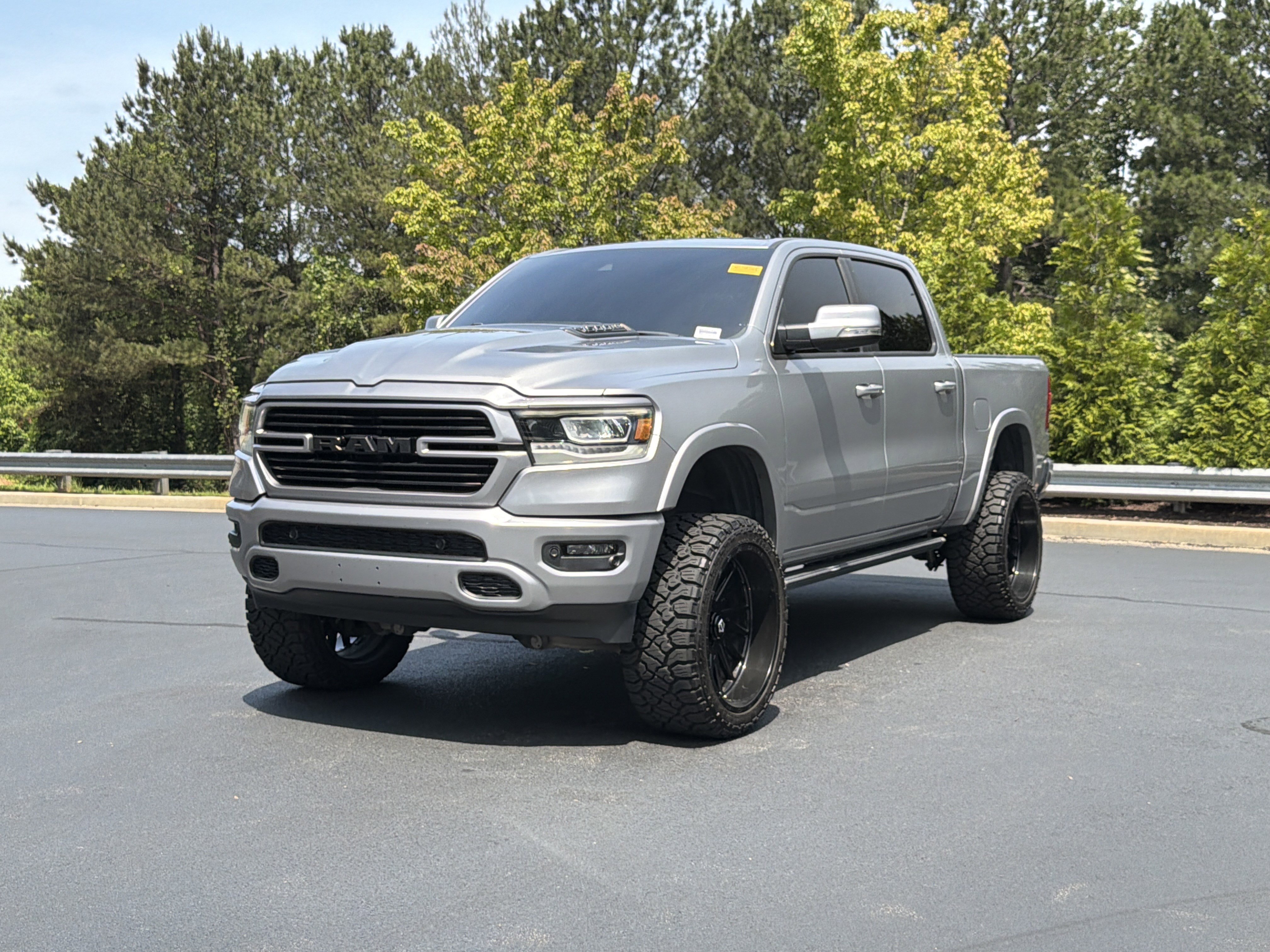 Used 2022 RAM 1500 Laramie w/ Sport Appearance Package AWD/4WD image 13