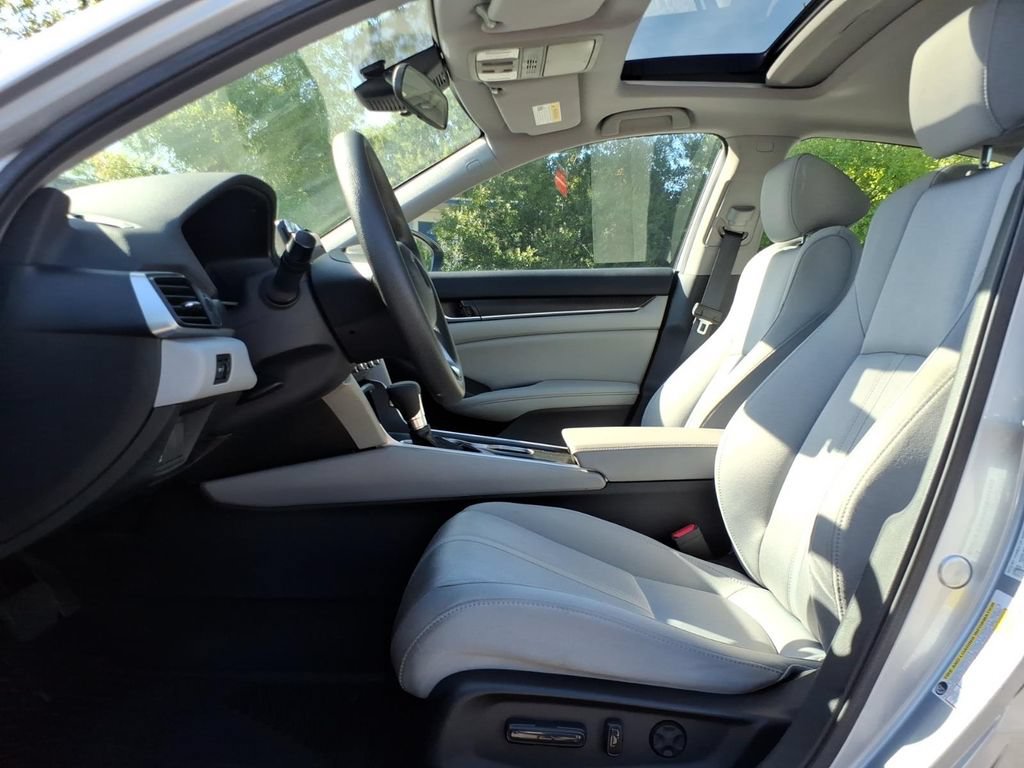 Used 2019 Honda Accord EX image 10