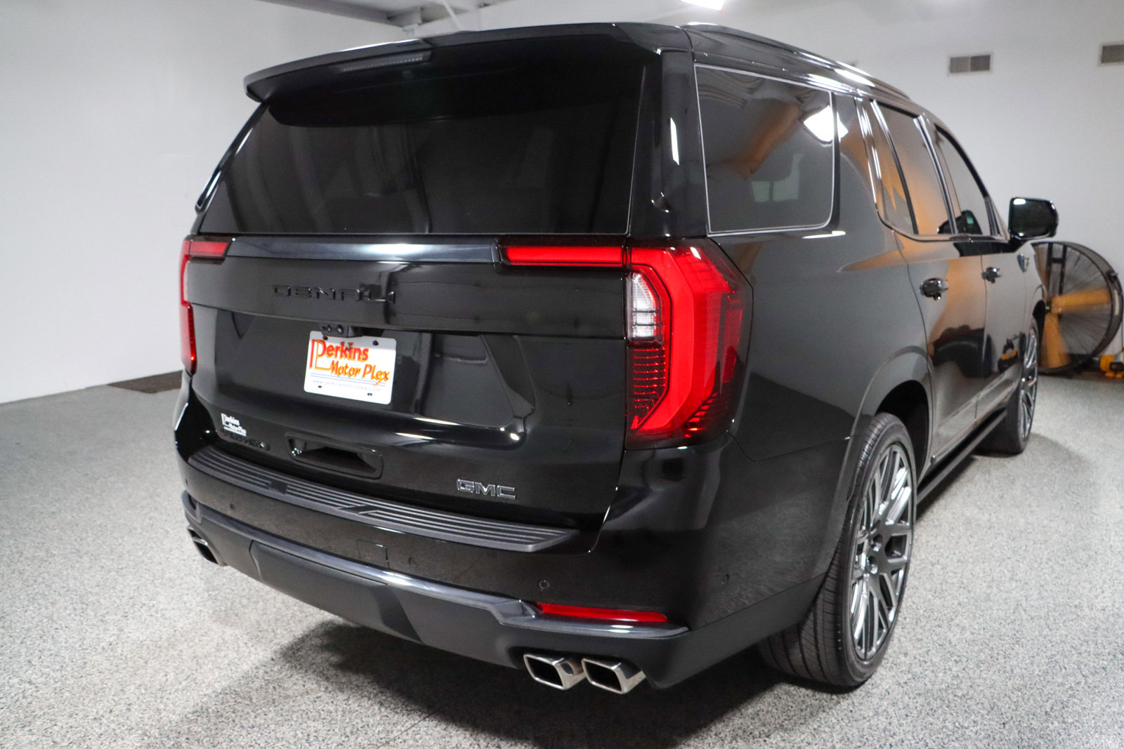 Used 2025 GMC Yukon Denali Ultimate AWD/4WD image 8