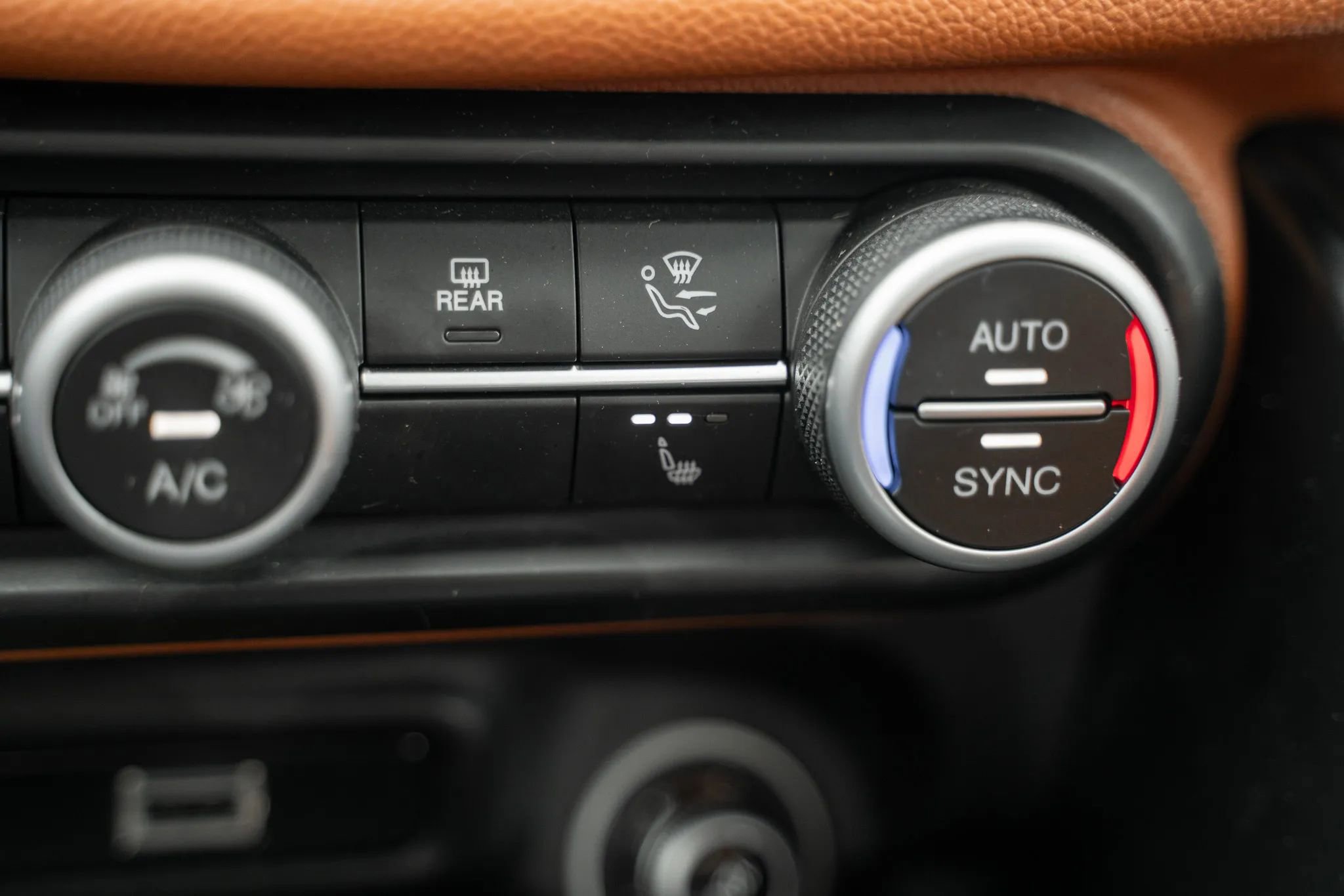 Used 2020 Alfa Romeo Giulia AWD w/ Cold Weather Package image 24