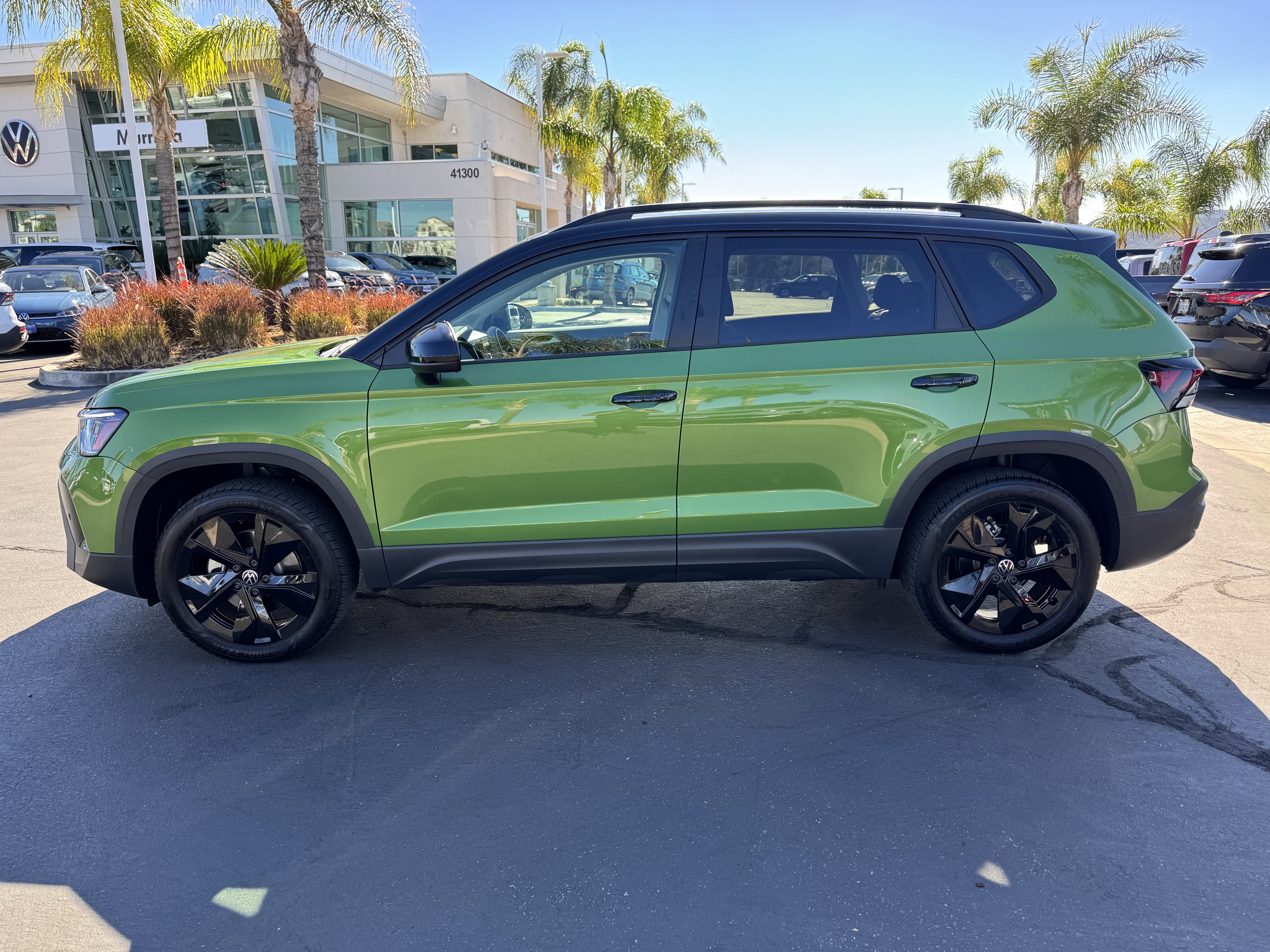 Certified 2025 Volkswagen Taos SE image 7