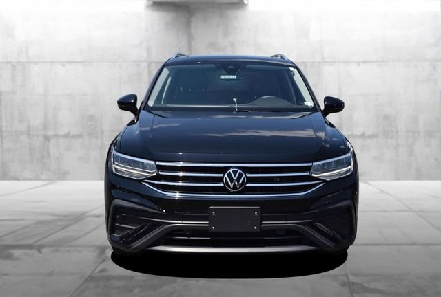 Certified 2023 Volkswagen Tiguan SE w/ Panoramic Sunroof Package AWD/4WD image 4