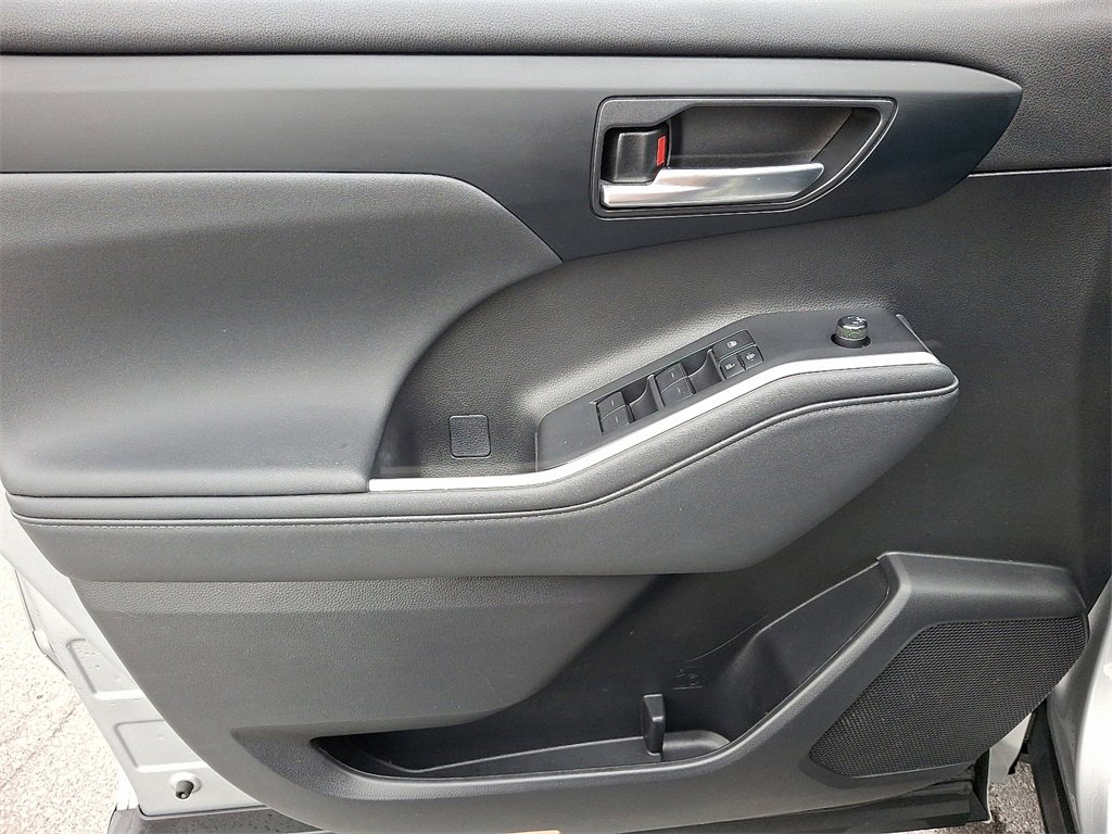 Used 2023 Toyota Highlander XSE image 14