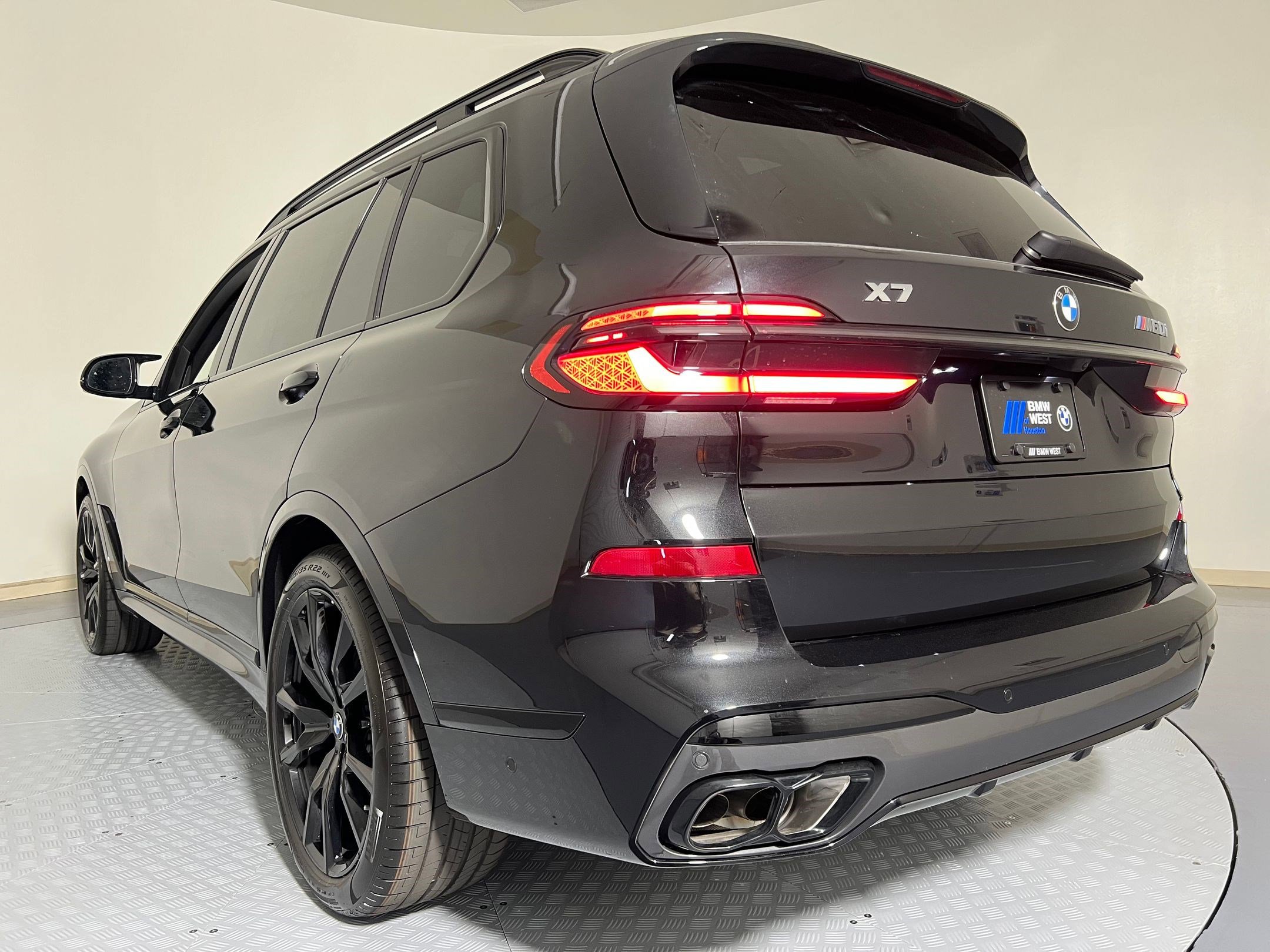 New 2026 BMW X7 M60i image 3