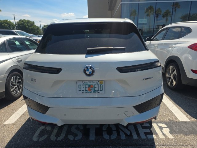 Used 2024 BMW iX xDrive50 w/ Premium Package AWD/4WD image 9