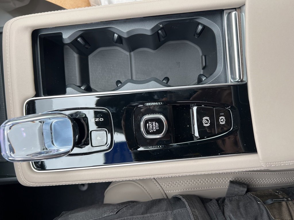 New 2026 Volvo XC90 B6 Plus w/ Protection Package Premier image 23