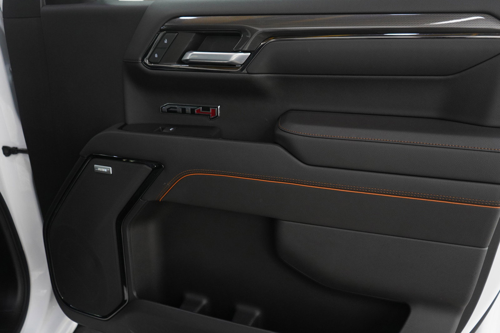 Used 2022 GMC Sierra 1500 AT4 w/ AT4 Preferred Package image 11