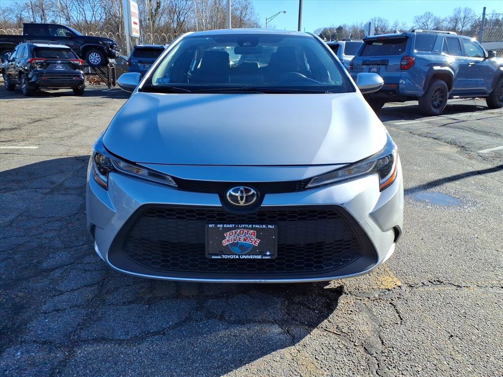 Used 2022 Toyota Corolla LE image 2