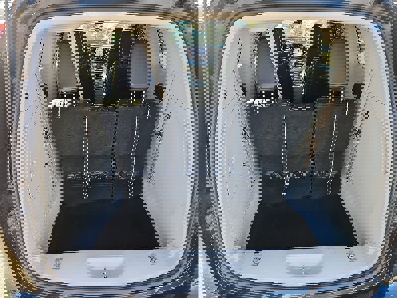 Used 2023 Chrysler Pacifica Touring-L image 34