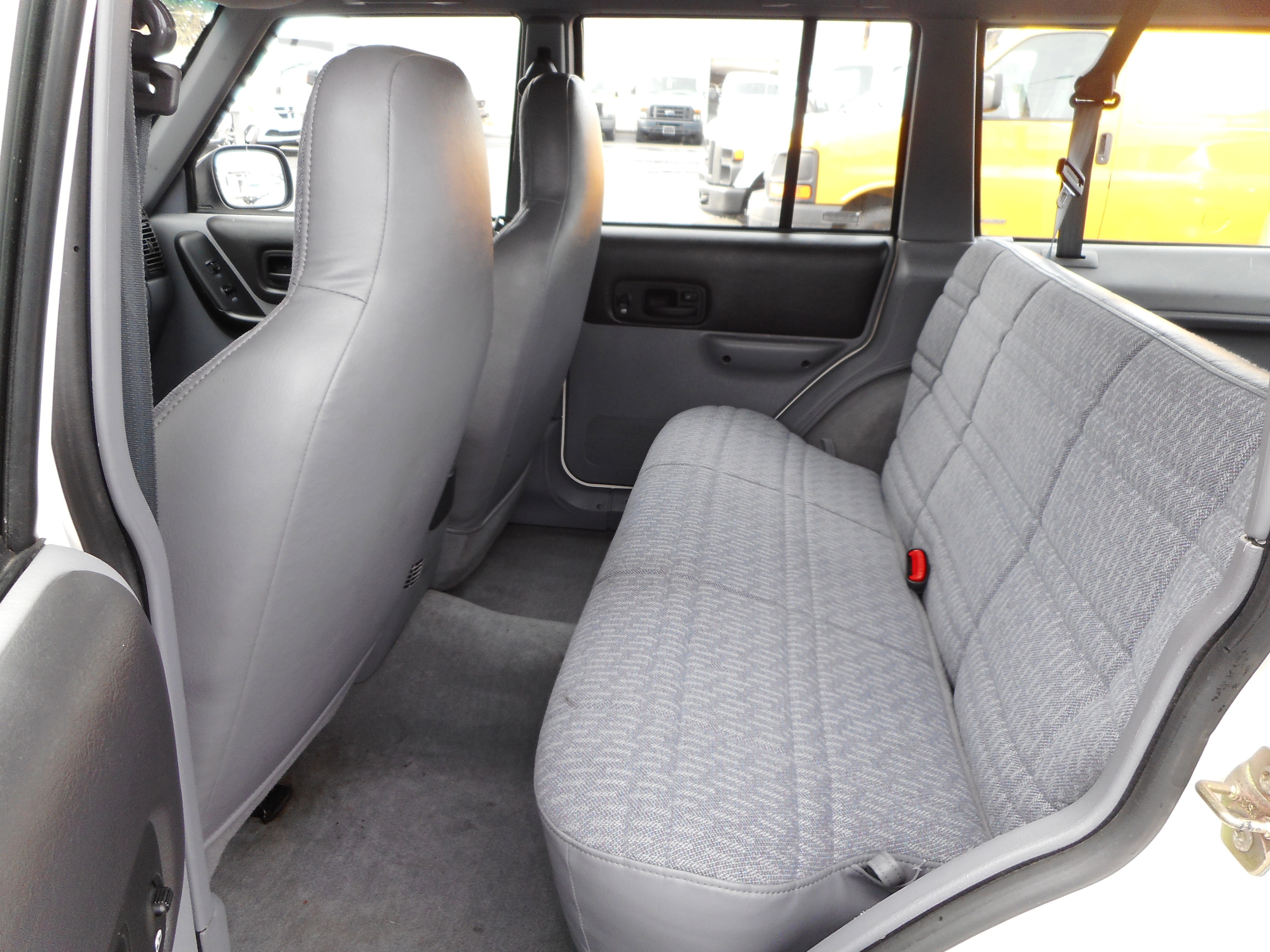 Used 1998 Jeep Cherokee SE image 17