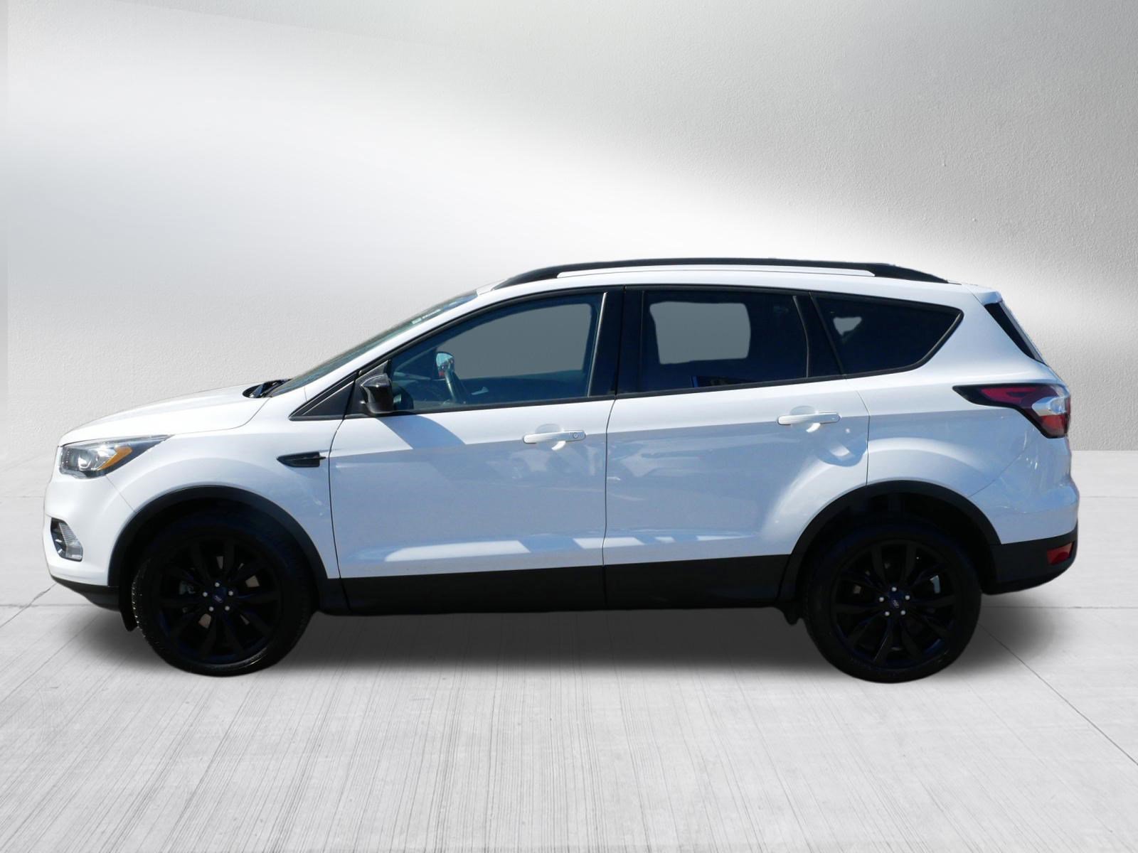 Used 2018 Ford Escape SE w/ SE Sport Appearance Package image 4