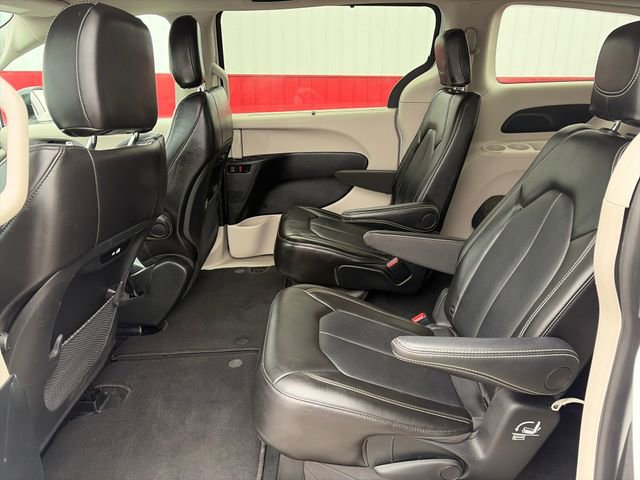Used 2024 Chrysler Pacifica Touring-L FWD image 37