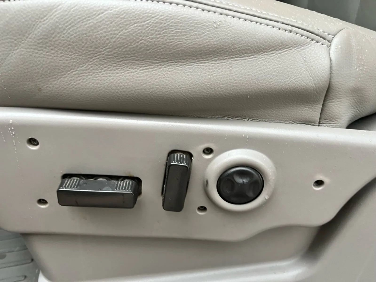 Used 2005 Chevrolet Avalanche Z66 w/ Preferred Equipment Group RWD image 15