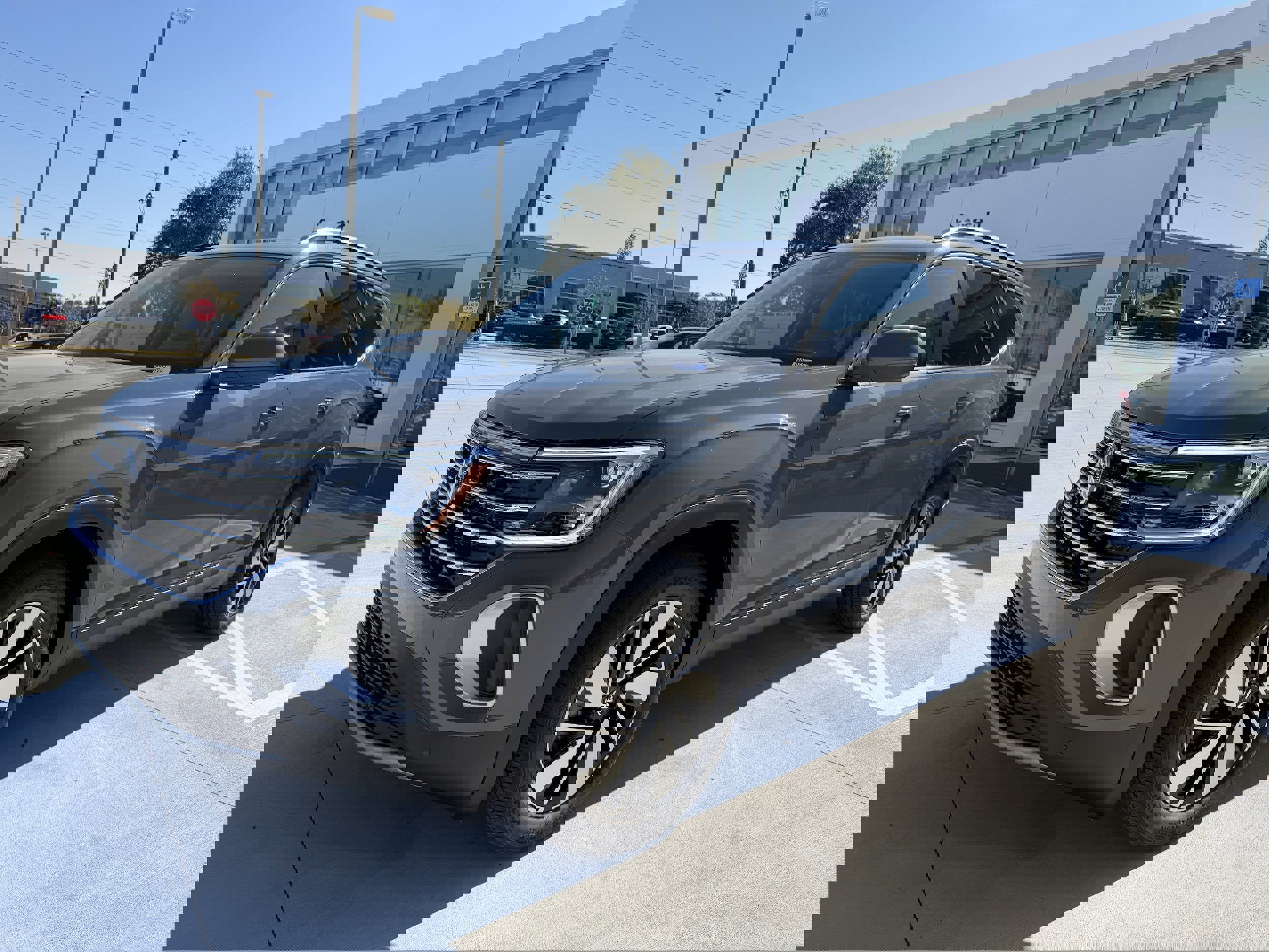 New 2026 Volkswagen Atlas SE image 7