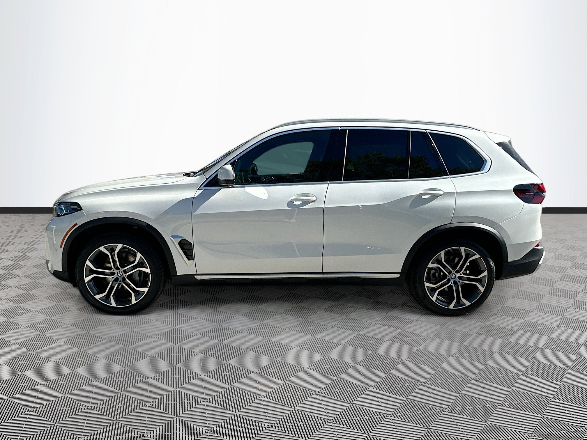 New 2026 BMW X5 sDrive40i RWD image 4