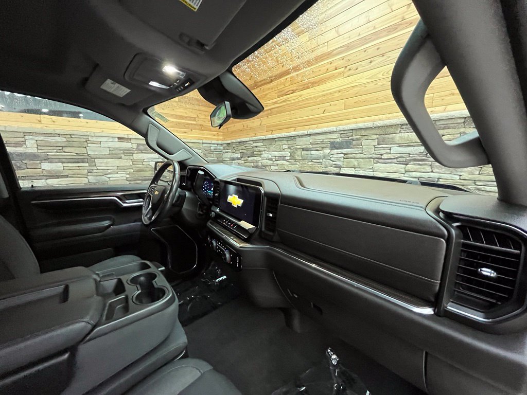 Used 2022 Chevrolet Silverado 1500 LT AWD/4WD image 19