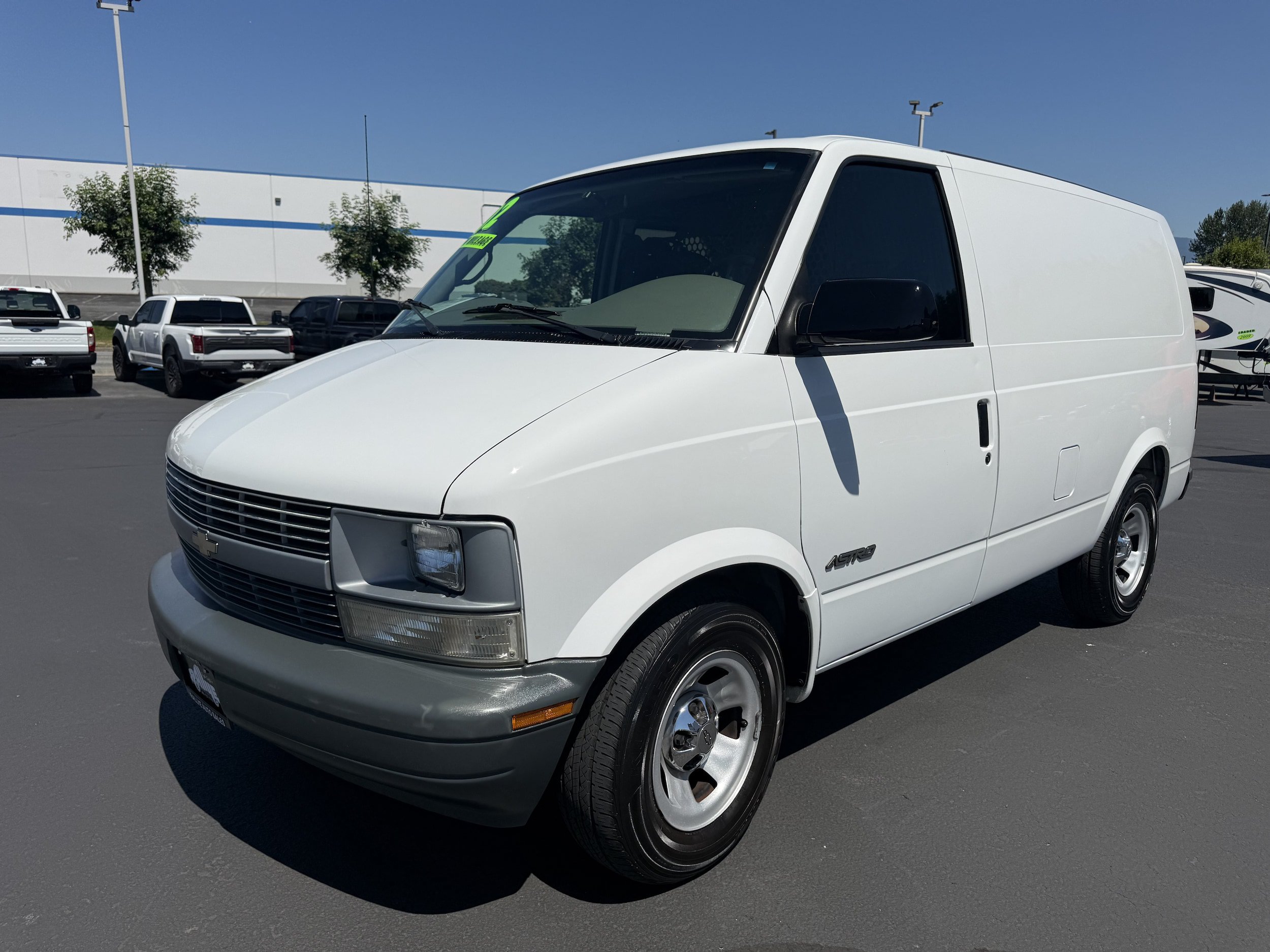 Used 2002 Chevrolet Astro RWD image 1
