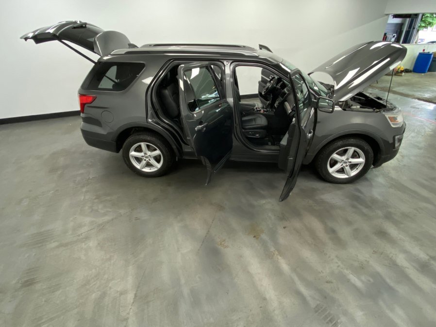 Used 2017 Ford Explorer XLT w/ Equipment Group 202A AWD/4WD image 51