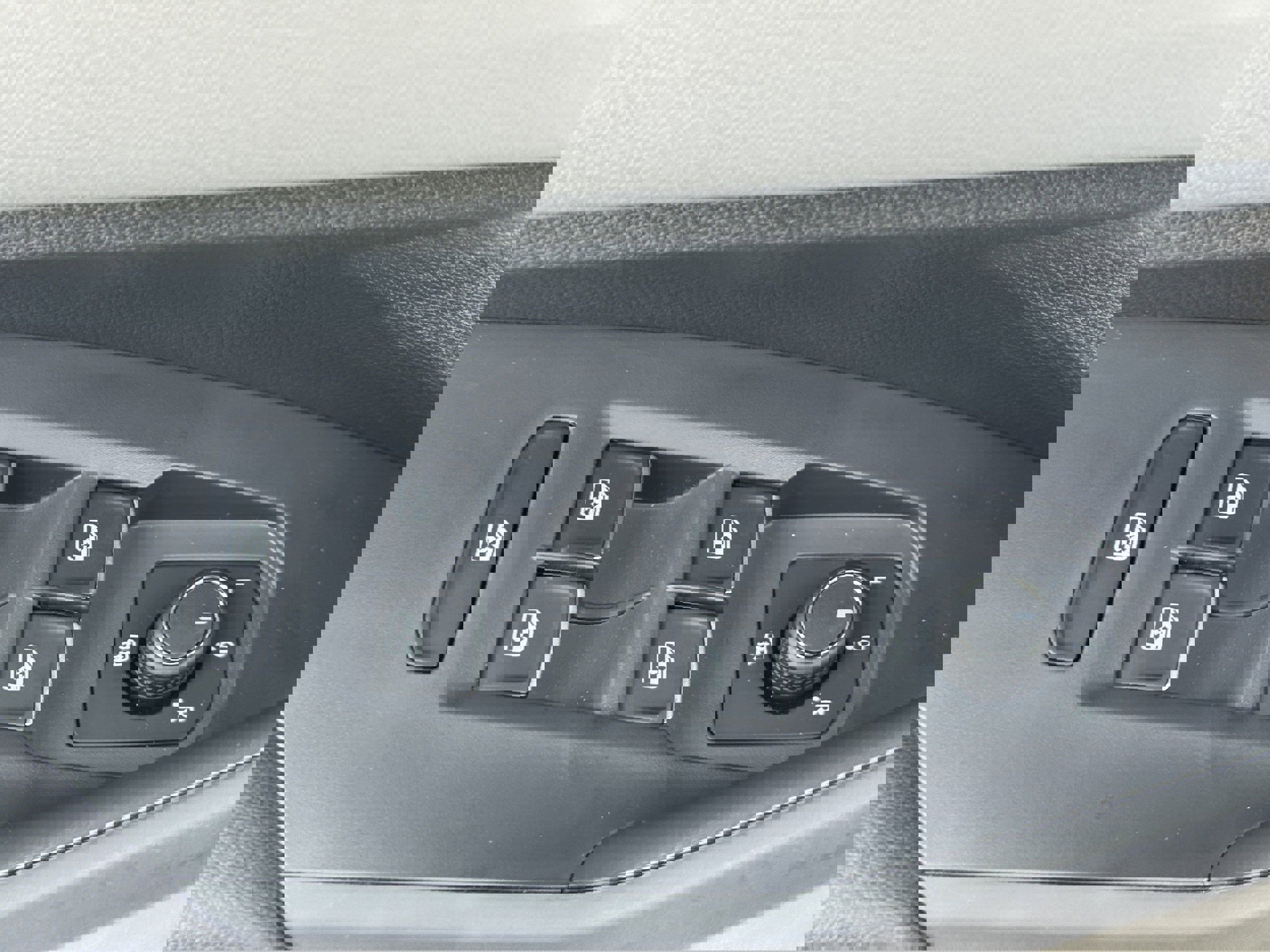 New 2025 Volkswagen Jetta SEL image 18