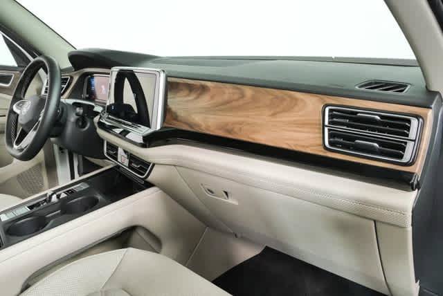Certified 2025 Volkswagen Atlas SE FWD image 22