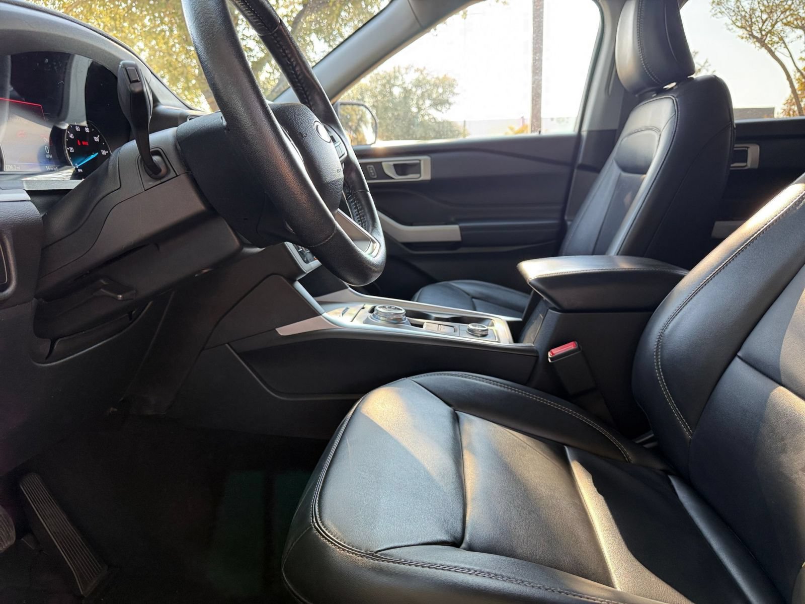 Used 2024 Ford Explorer XLT w/ Equipment Group 202A AWD/4WD image 27