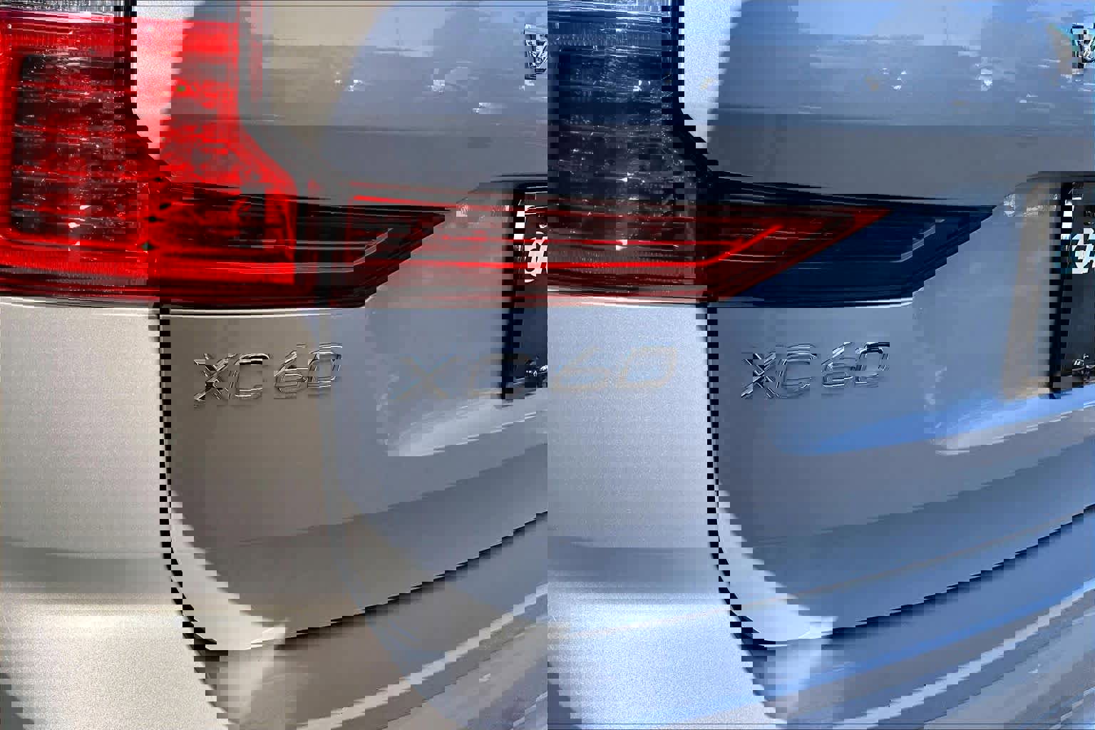 Certified 2023 Volvo XC60 B5 Plus w/ Climate Package image 31