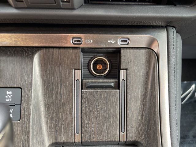 Used 2024 Lexus GX 550 w/ Accessory Package (31) AWD/4WD image 26
