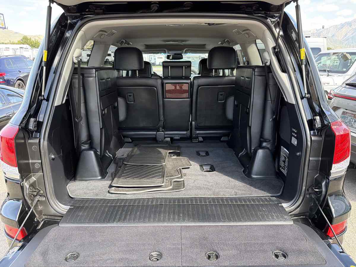 Used 2013 Lexus LX 570 4WD w/ Luxury Pkg image 13