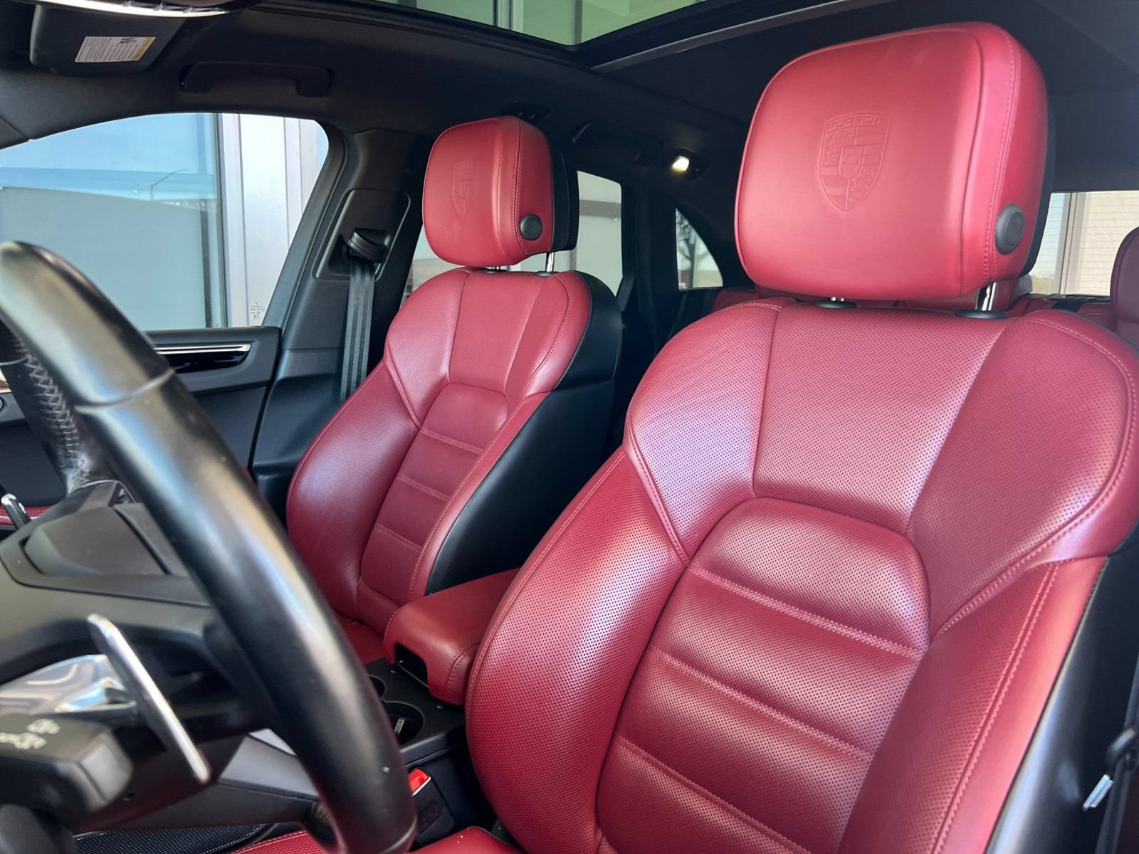 Certified 2023 Porsche Macan Turbo AWD/4WD image 5