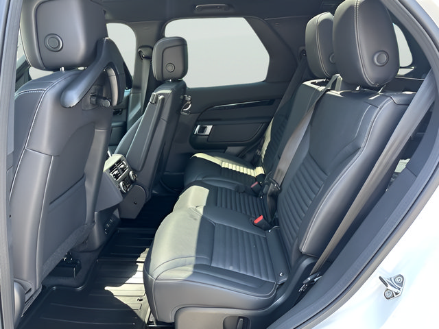 Certified 2025 Land Rover Discovery S AWD/4WD image 32
