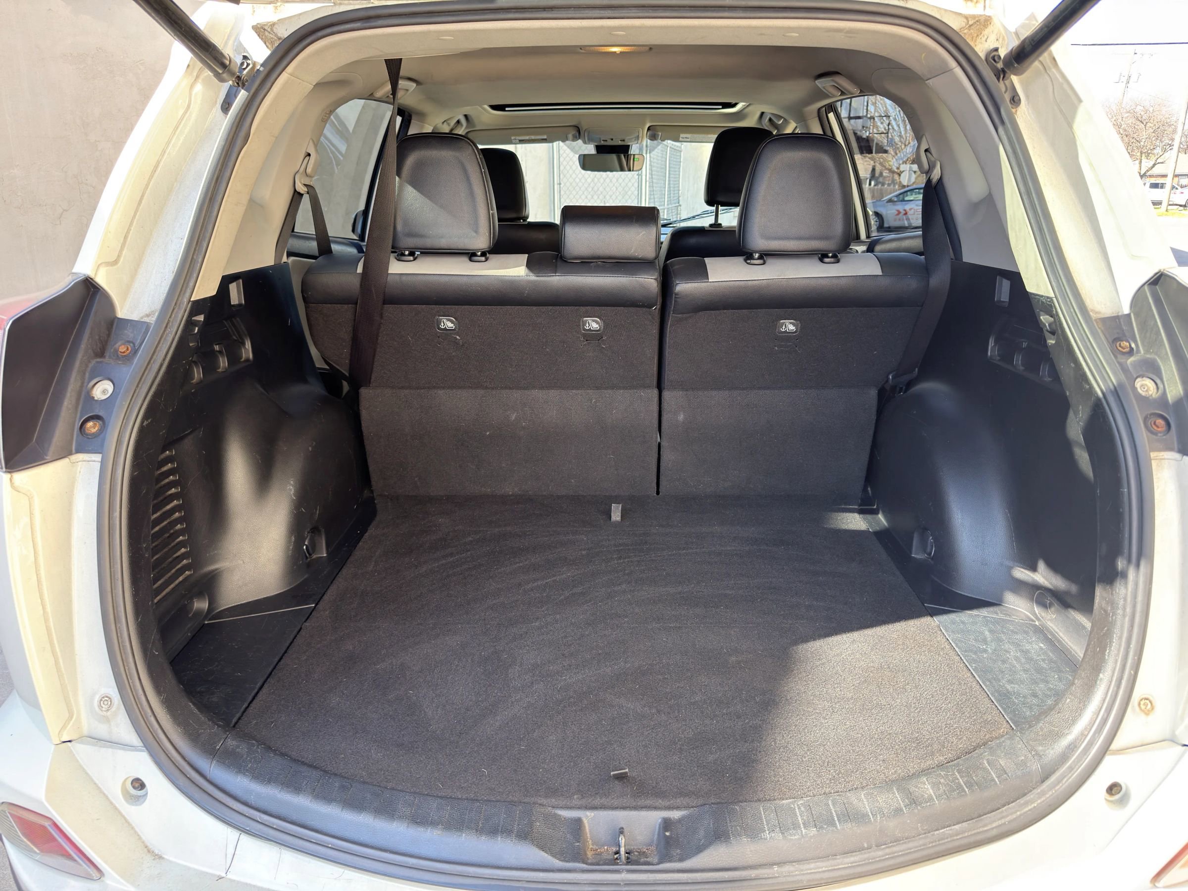 Used 2018 Toyota RAV4 Limited w/ Protection Package image 7