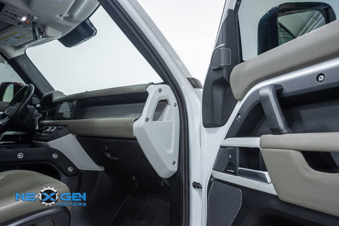 Used 2023 Land Rover Defender 110 S image 38