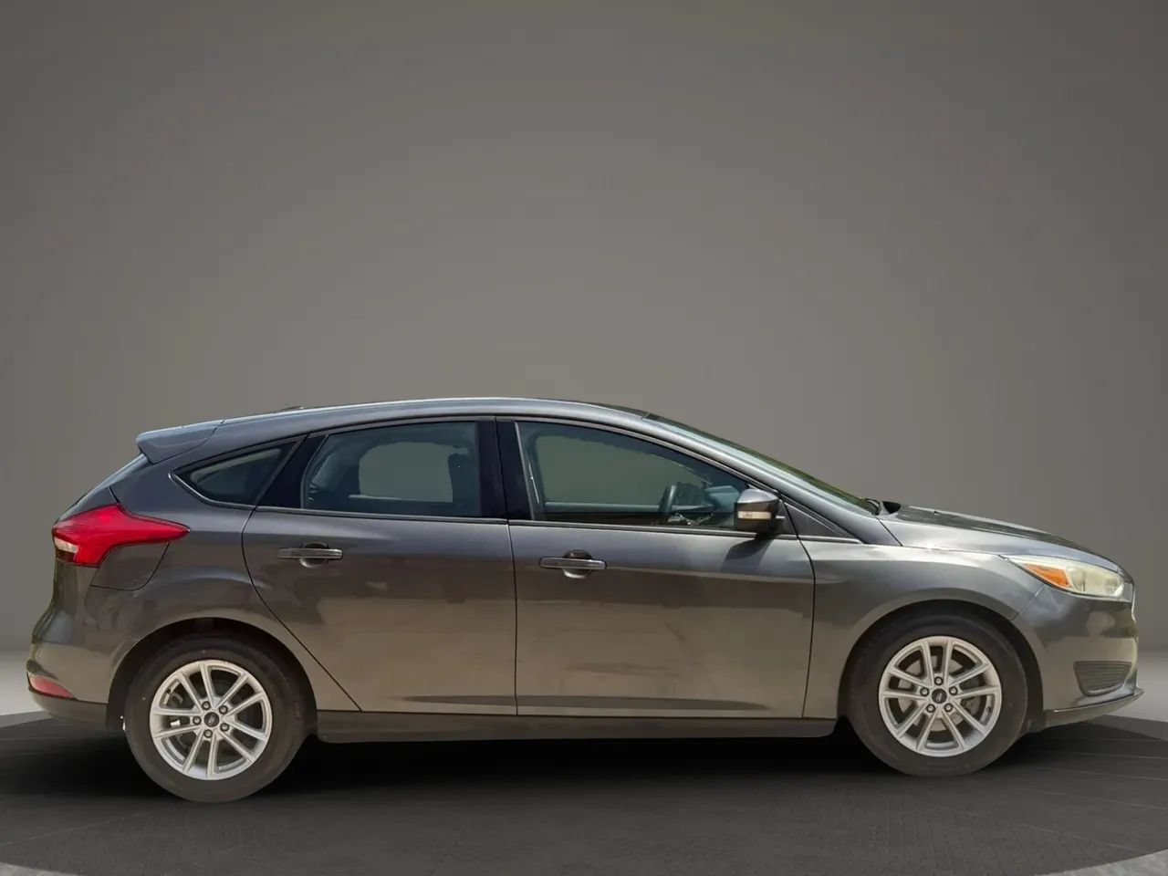 Used 2017 Ford Focus SE FWD image 2