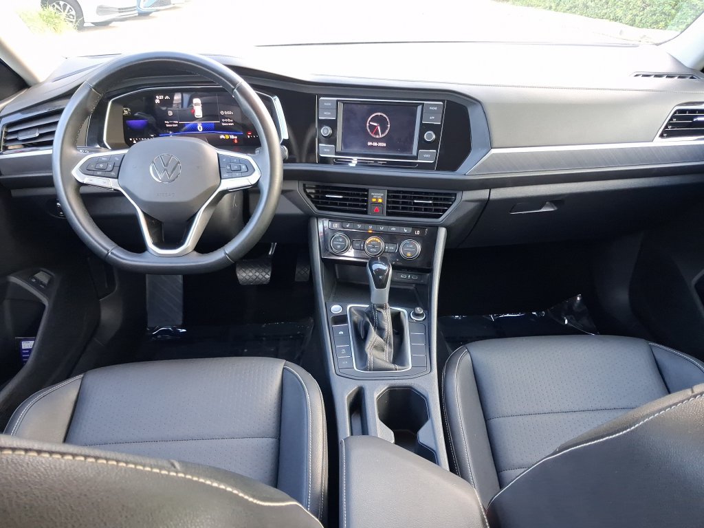 Used 2023 Volkswagen Jetta SE FWD image 16