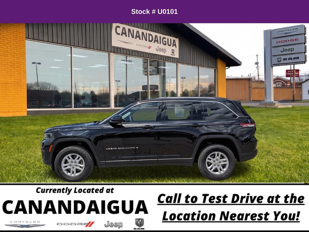 Used 2023 Jeep Grand Cherokee Laredo AWD/4WD image 4