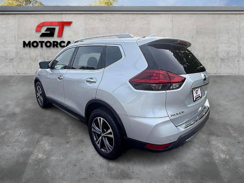 Used 2019 Nissan Rogue SV w/ Premium Package image 3