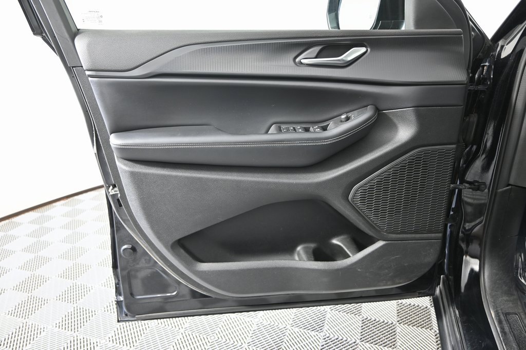 Used 2024 Jeep Grand Cherokee Altitude image 18