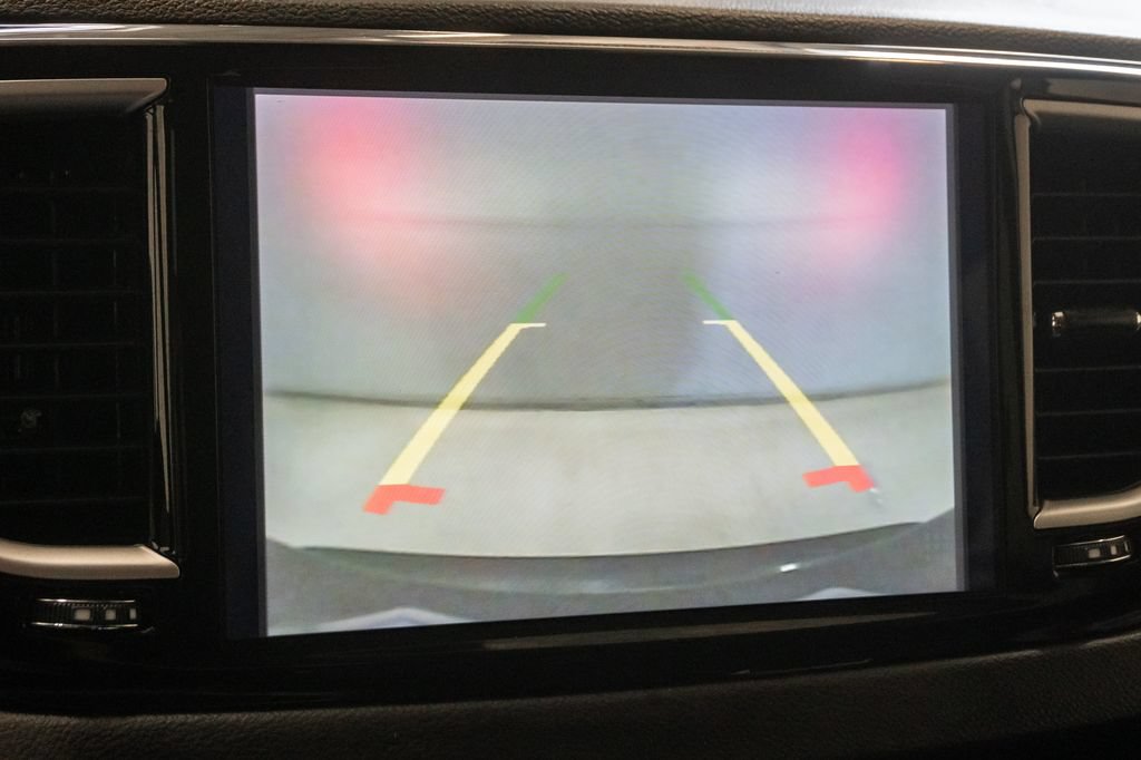 Used 2023 Chrysler Pacifica Touring-L FWD image 18