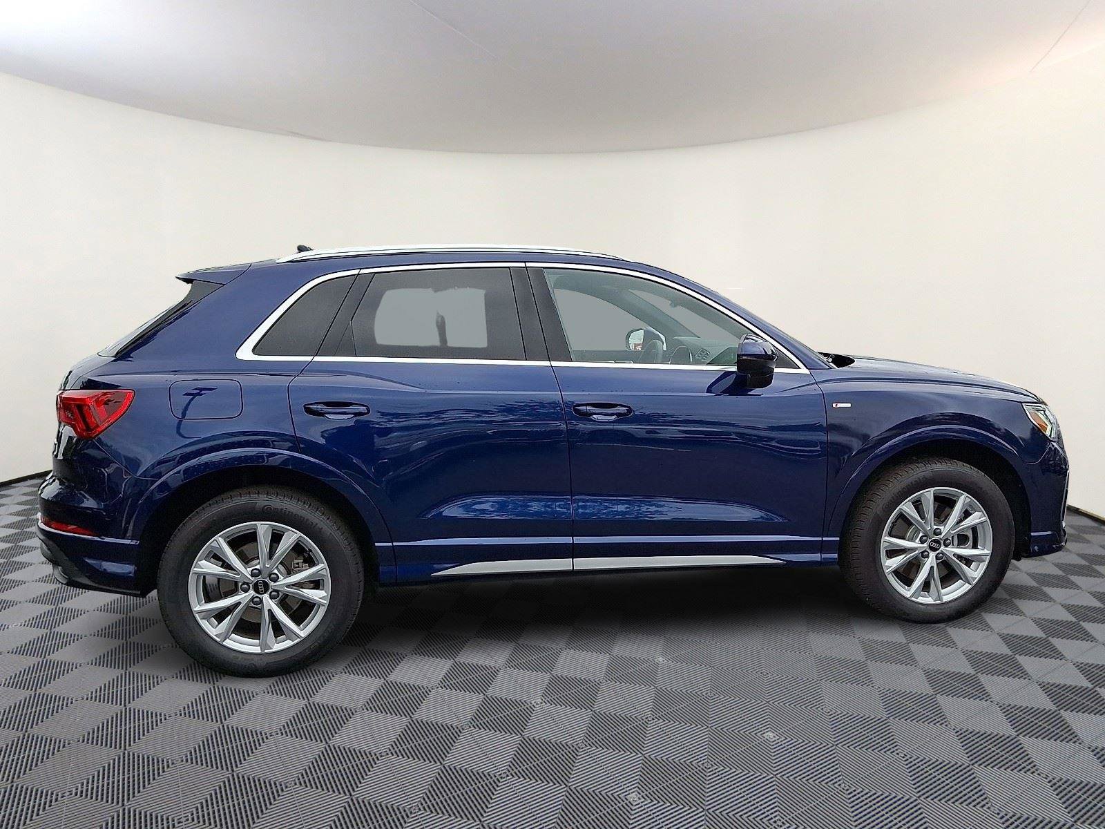 Certified 2025 Audi Q3 2.0T Premium Plus w/ Premium Plus Package AWD/4WD image 7