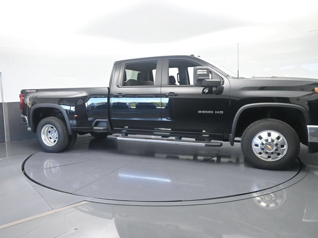 Used 2026 Chevrolet Silverado 3500 LT AWD/4WD image 8
